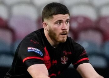 Castleford Tigers have signed hooker Aiden Doolan on a two-year contract