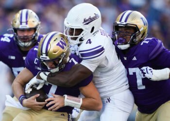 Texas A&M football gets commitment from Northwestern DE
