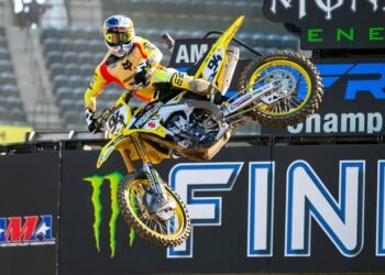 Supercross Fever Hits This Saturday! Fans Rally Behind Ken Roczen as the 2026 Season Kicks Off 🏁❤️