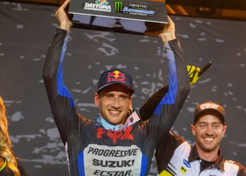 Roczen Re-Signs With Ecstar Suzuki for 2026 SMX