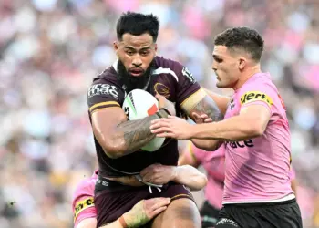 Hooker extends with Brisbane Broncos as future clouds for injured star