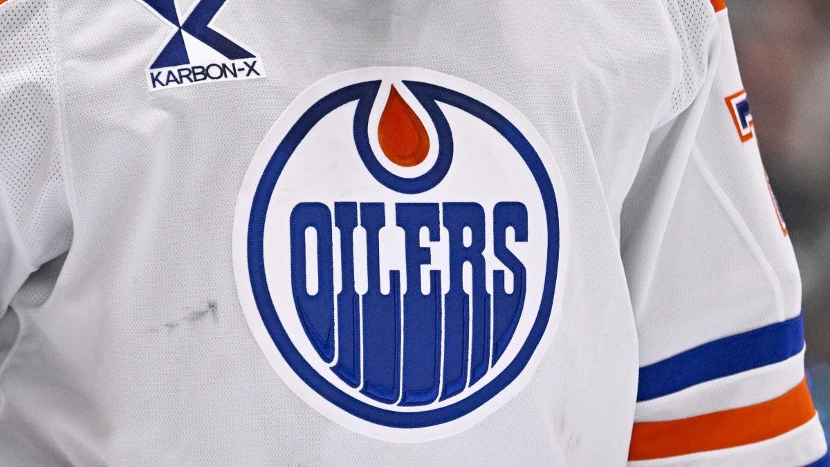 What Is Stan Bowman Thinking? Oilers’ New Signing Has Everyone Arguing